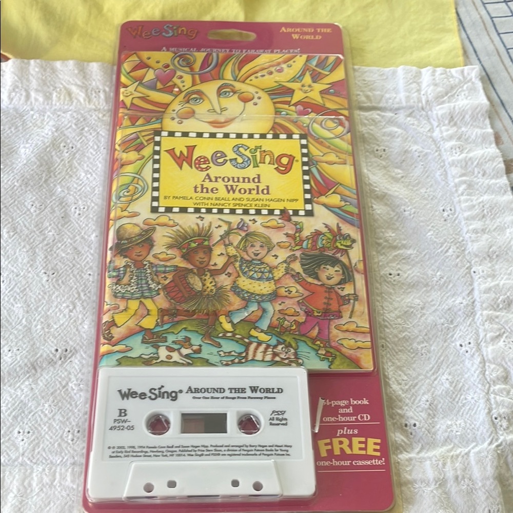 Wee Sing Around The World a CD Musical Journey NWT